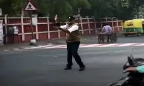 کنترل ترافیک با حرکات موزون