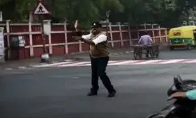 کنترل ترافیک با حرکات موزون