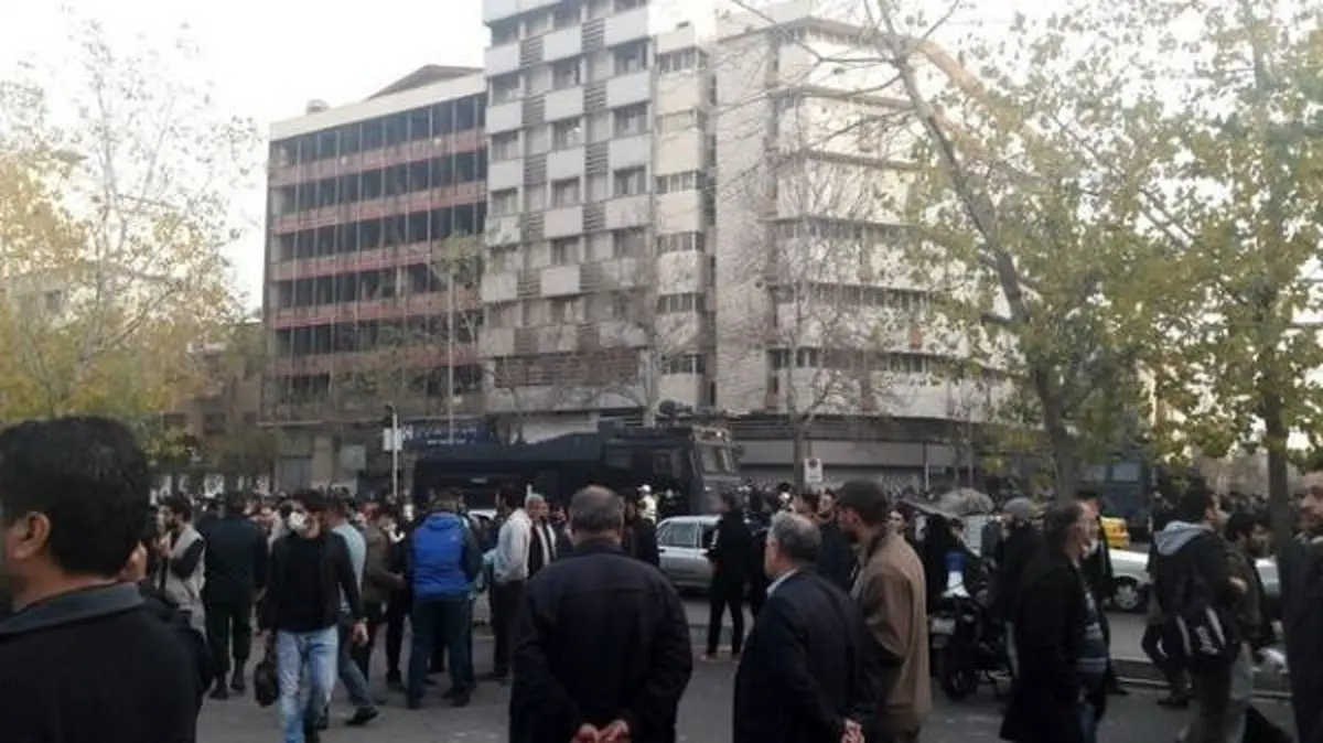 حمله آشوبگران به دانشگاه تهران