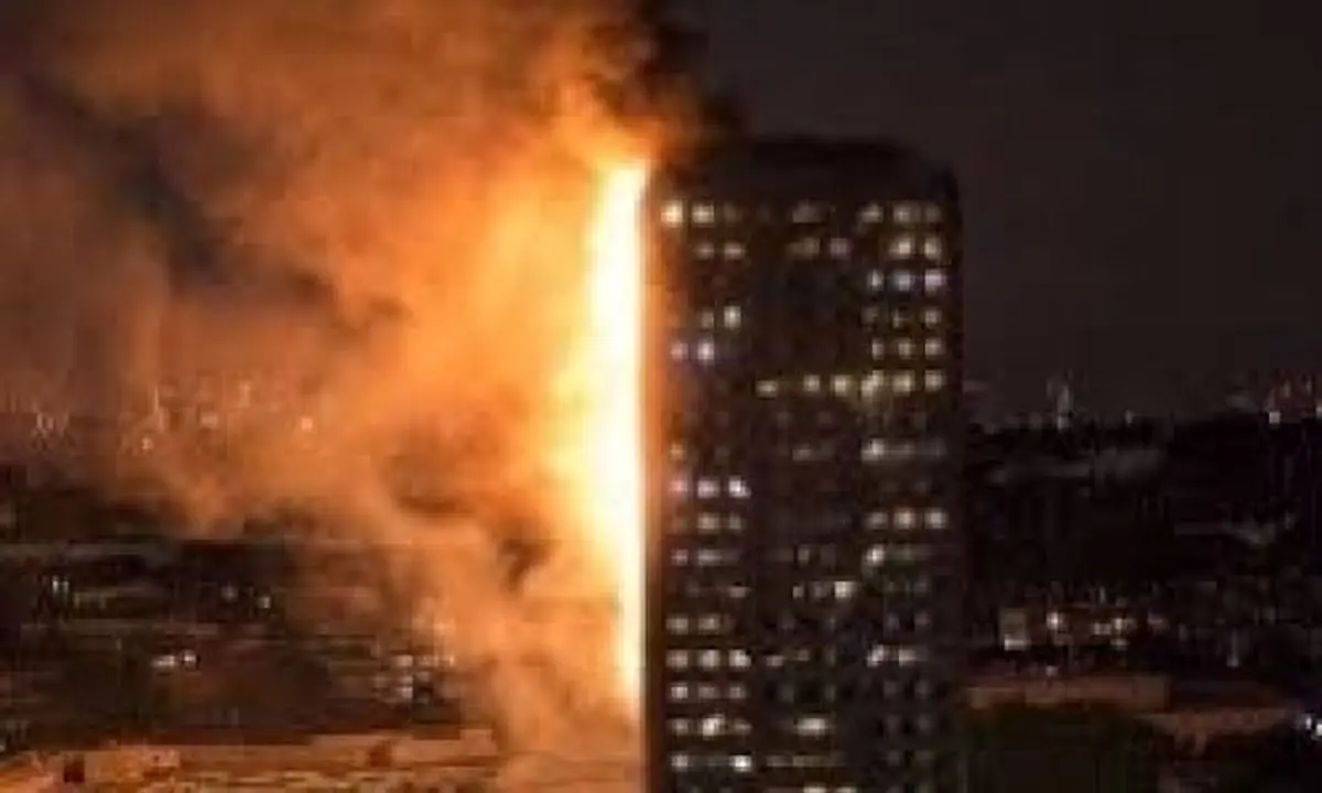 آتش‌سوزی مهیب در پارکینگی در لیورپول انگلیس