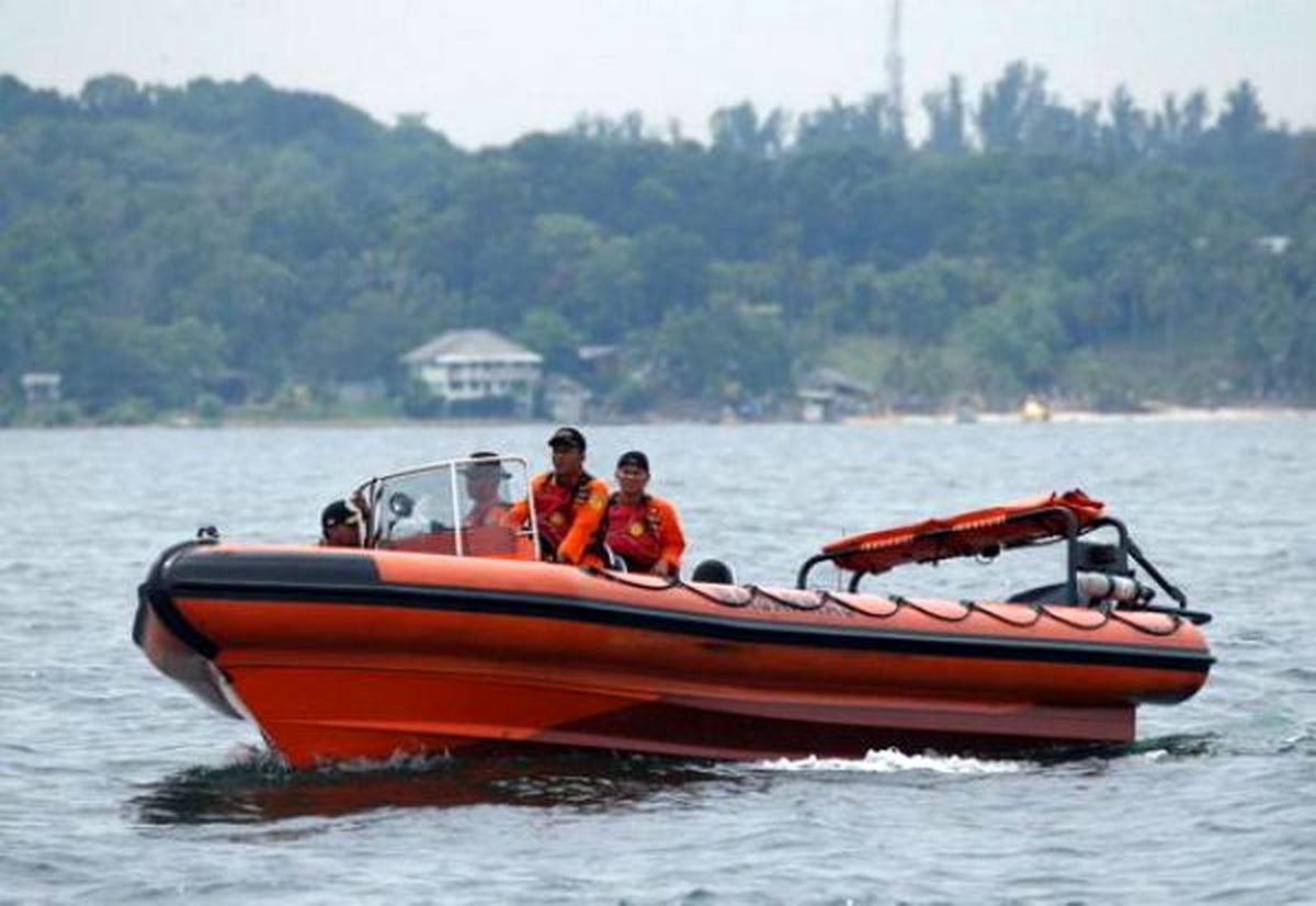 مفقود شدن ۲۸ نفر بر اثر واژگونی قایق در اندونزی