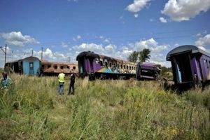 برخورد قطار مسافربری با کامیون در آفریقای جنوبی
