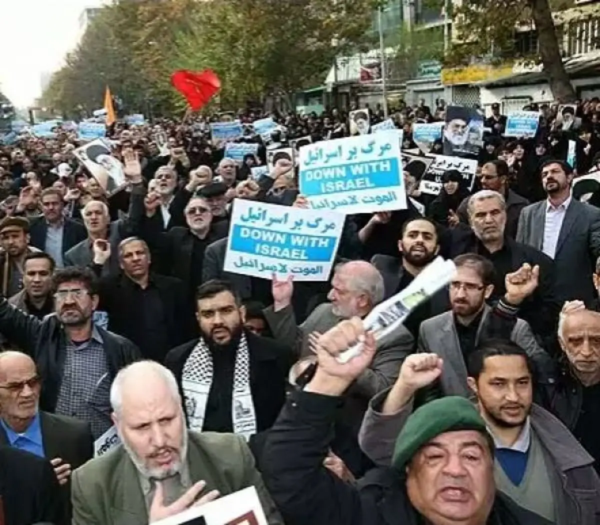 راهپیمایی نمازگزاران در اعتراض به اقدامات مداخله جویانه آمریکا