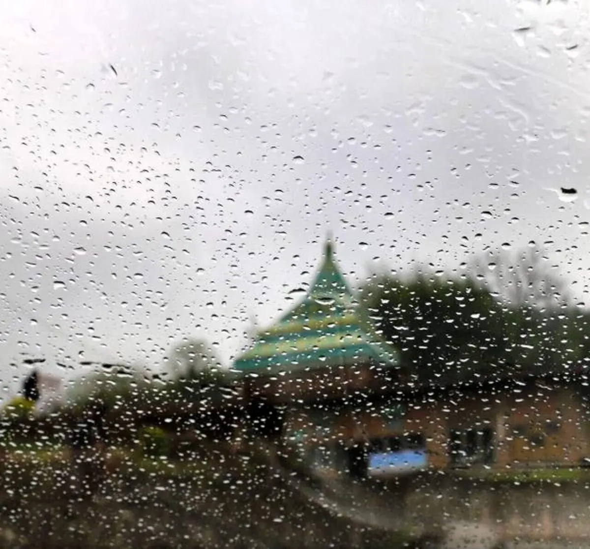 بارش باران و برف در گیلان /دمای هوا ۶ تا ۱۵ درجه کاهش می یابد