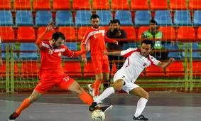 گیتی پسند با دست خود قهرمانی را به مس سونگون هدیه کرد