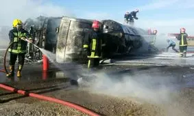 تصادف کامیون حامل الکل صنعتی/ راننده در شعله‌های آتش سوخت