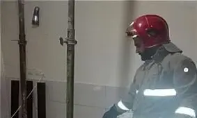 اقدام خطرناک مالک منزل مسکونی در حال ریزش + تصاویر