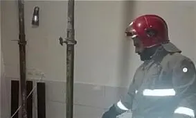 اقدام خطرناک مالک منزل مسکونی در حال ریزش + تصاویر