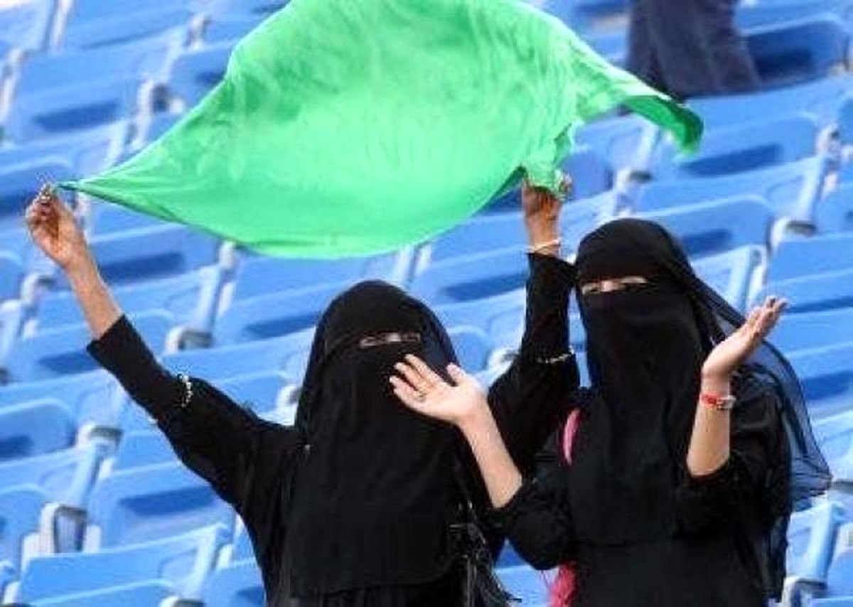 زنان عربستانی به استادیوم می‌روند