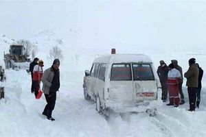 برف و کولاک ۱۲ استان کشور را در نوردید/ اسکان اضطراری مسافران در راه مانده