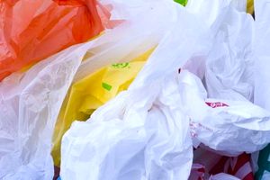 مالیات استفاده از کیسه پلاستیکی در انگلیس فراگیر می‌شود