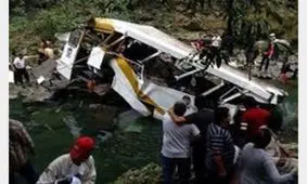 سقوط اتوبوس به دریاچه مرگ 8 نفر را رقم زد