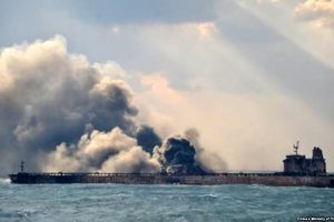 فوران آتش به بیش از 100 متر در نفتکش سانچی از لحظاتی پیش