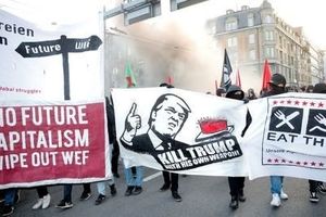 سوئیسی ها علیه سفر ترامپ به داووس تظاهرات کردند