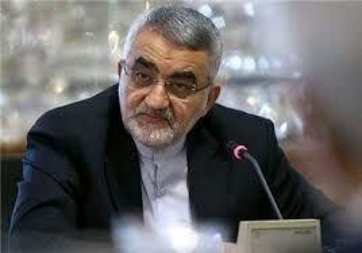 بروجردي: ايران از برنامه هاي موشكي خود عقب نشيني نمي كند