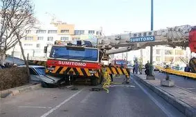 له شدن پراید زیر جرثقیل غول‌پیکر در سعادت‌آباد + تصاویر