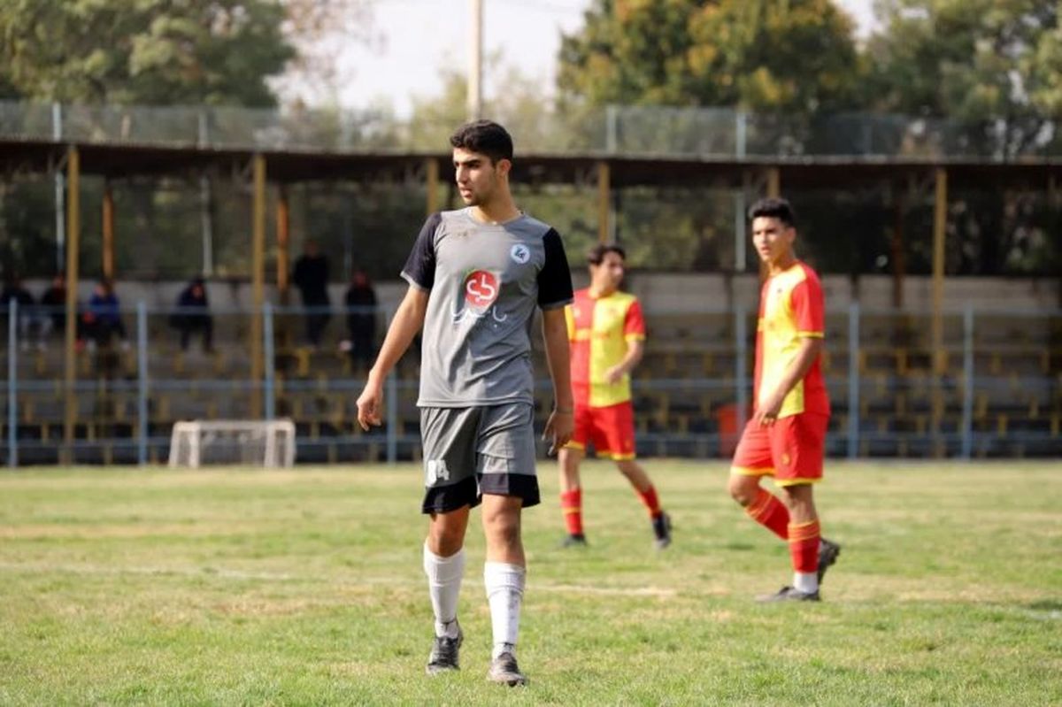 مرگ فوتبالیست جوان تهرانی در زمین فوتبال/ ویدئو