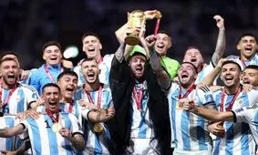 لیونل مسی و خانواده اش در جشن قهرمانی آرژانتین