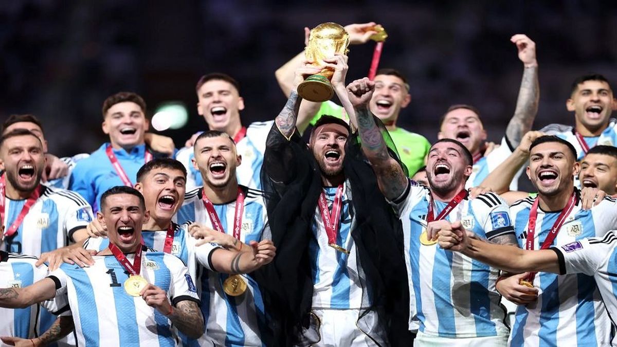 لیونل مسی و خانواده اش در جشن قهرمانی آرژانتین