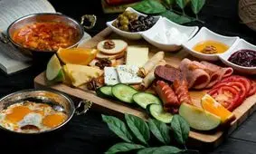 طرز تهیه ۲۰ صبحانه گرم، سریع و مجلسی