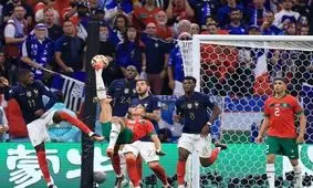 حضور امانوئل مکرون در رختکن تیم ملی مراکش

