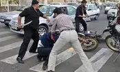 حمله وحشیانه اراذل به مردم در جنوب تهران/ ویدئو
