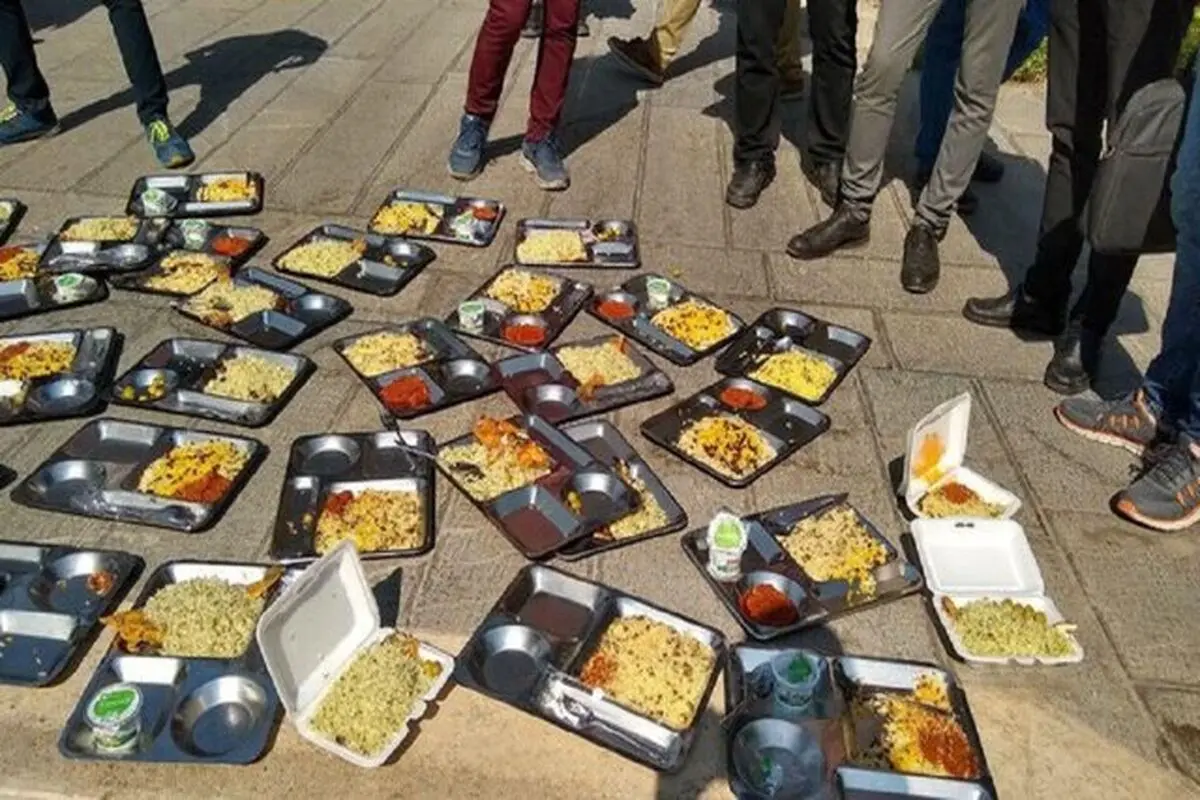 مسمومیت غذایی زنجیره‌ای دانشجویان؛ این بار دانشگاه "خوارزمی" و "صنعتی اراک"

