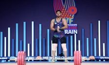 علیرضا نصیری قهرمان وزنه‌برداری جوانان جهان شد/ قلی زاده نایب قهرمان

