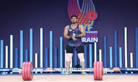 علیرضا نصیری قهرمان وزنه‌برداری جوانان جهان شد/ قلی زاده نایب قهرمان


