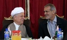 مسعود پزشکیان بر سر مزار آیت‌آلله هاشمی/ عکس