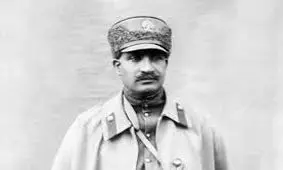 سفر در زمان؛ عکس یادگاری رضاشاه با رولزرویس