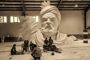 بلاتکلیفی مجسمه فردوسی/ نه در مشهد میماند، نه به تهران میرسد