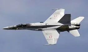 حرکت عجیب و جسورانه جنگنده اف-۱۸ در اسپانیا/ ویدئو