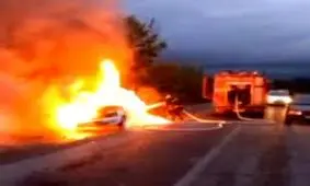 آتش سوزی پراید در برخورد با یک گاو در استان گیلان/ ویدئو

