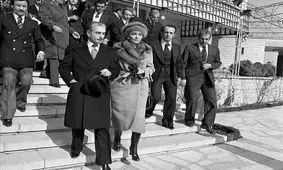 امروز ۲۶ دی ماه سالروز خروج شاه از کشور است