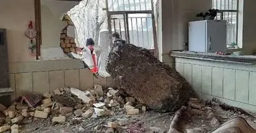 رانش زمین در الیگودرز؛ ۱۱ خانه روستایی تخلیه شد

