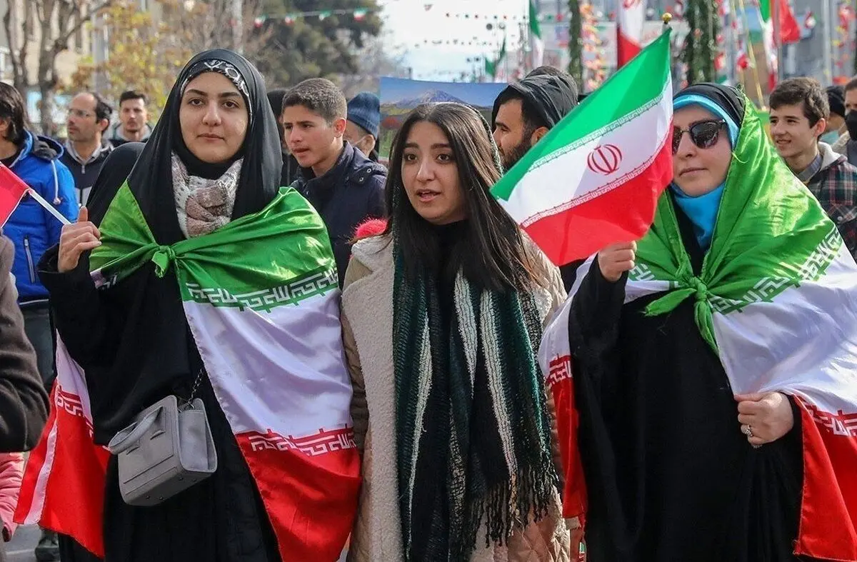 داستان چالشی ۹۰ ساله؛ از کشف حجاب رضاخانی تا اجباری شدن آن و بحران های امروز