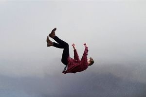  سقوط دختر جوان از ارتفاع به بهای شهرت در تیک‌تاک!/ ویدئو صحنه دلخراش

