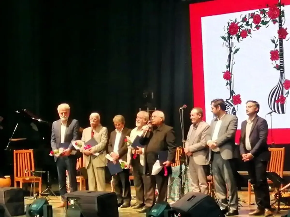 تقدیر از اساتید موسیقی در شب بارانی شیراز

