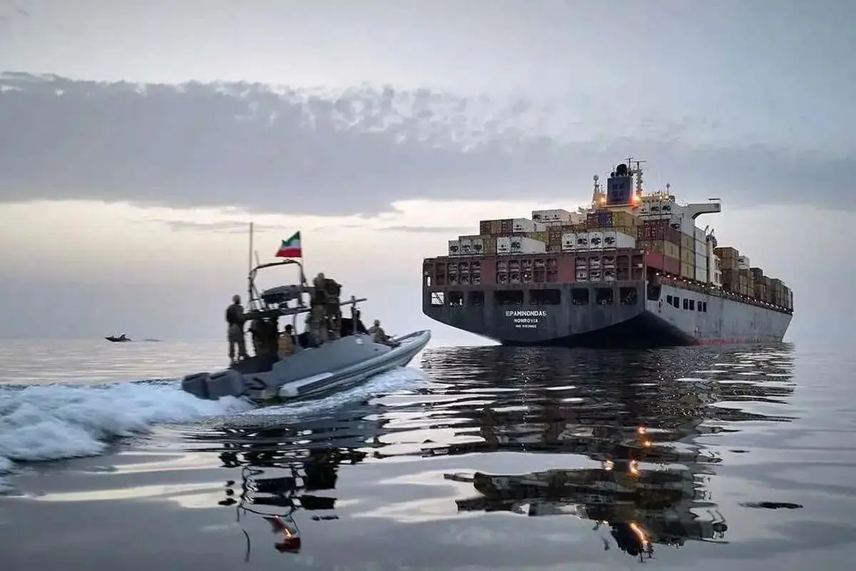 عبور ۲۶ فروند کشتی از تنگه هرمز/ سپاه: هرگونه اخلال در تنگه با پاسخ قاطع ما روبرو می شود