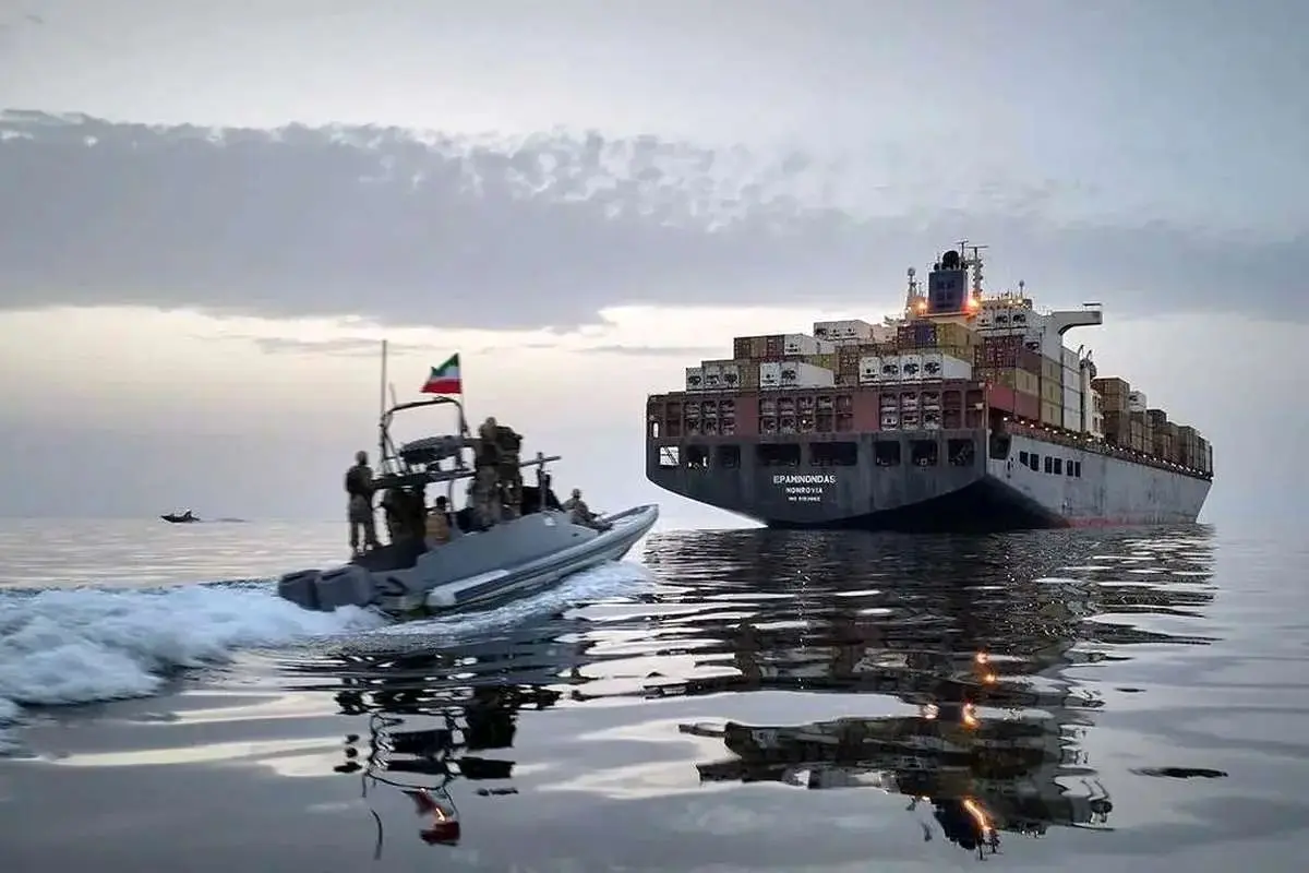 عبور ۲۶ فروند کشتی از تنگه هرمز/ سپاه: هرگونه اخلال در تنگه با پاسخ قاطع ما روبرو می شود