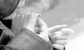 دانش‌آموزان هم ساقی شدند؛ جاساز گل زیر نیمکت های مدرسه