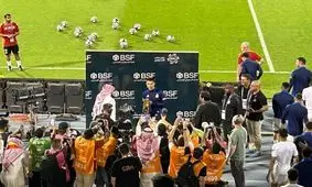 جایزه طلایی در دستان کریستیانو رونالدو

