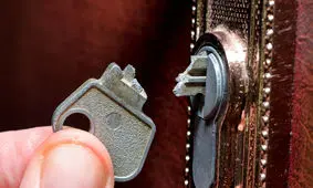 چند روش عالی برای خارج کردن کلید شکسته داخل قفل