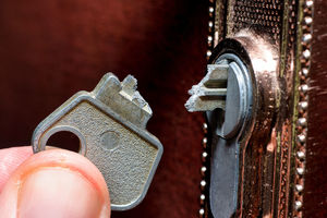 چند روش عالی برای خارج کردن کلید شکسته داخل قفل