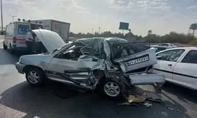 کامیونت ۱۵ متر سواری پراید را به جلو برد