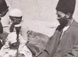 سفر در زمان؛ تصویری از یک معلم ایرانی با قلیان سر کلاس درس؛ 130 سال قبل