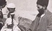 سفر در زمان؛ تصویری از یک معلم ایرانی با قلیان سر کلاس درس؛ 130 سال قبل
