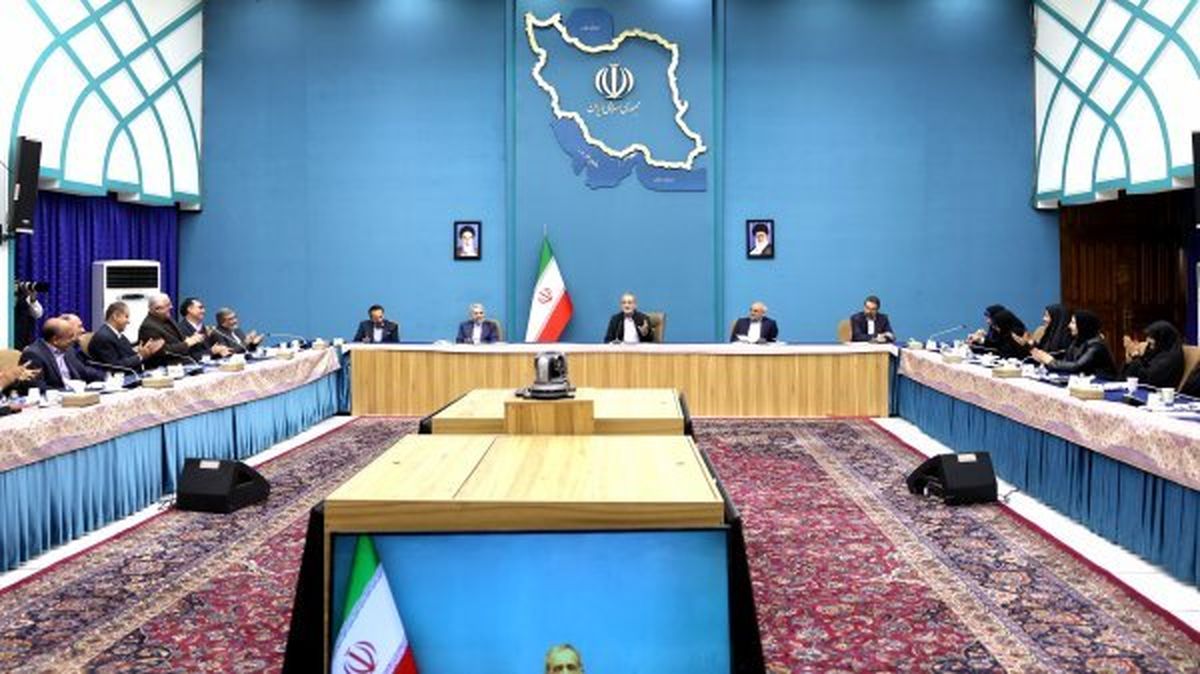 پزشکیان: نمیپذیرم که ایران از هیچ کشور دیگری عقبتر باشد/ سپردن کار به دست افراد کارنابلد، نامردی و خیانت به کشور و مردم است/ حتی اگر کسی به من بدی کرده باشد، به کار خواهم گرفت چه رسد که به رقیبم رای داده باشد