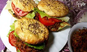 افطاری روز بیست‌و‌پنجم ماه رمضان؛ اسلوپی جو و نان برگر سیب‌زمینی